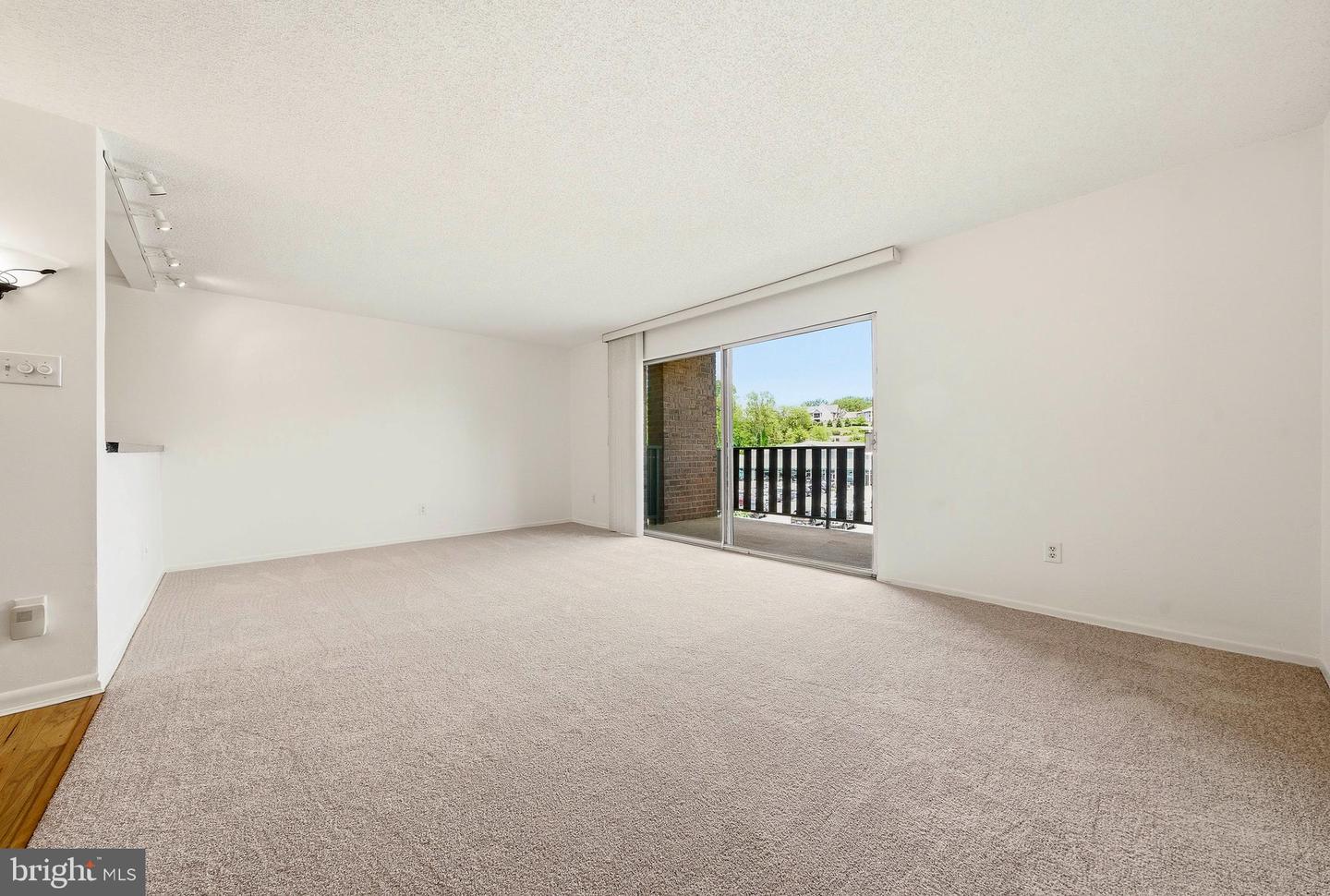 1570 The Fairway #312 E Property Photo 9