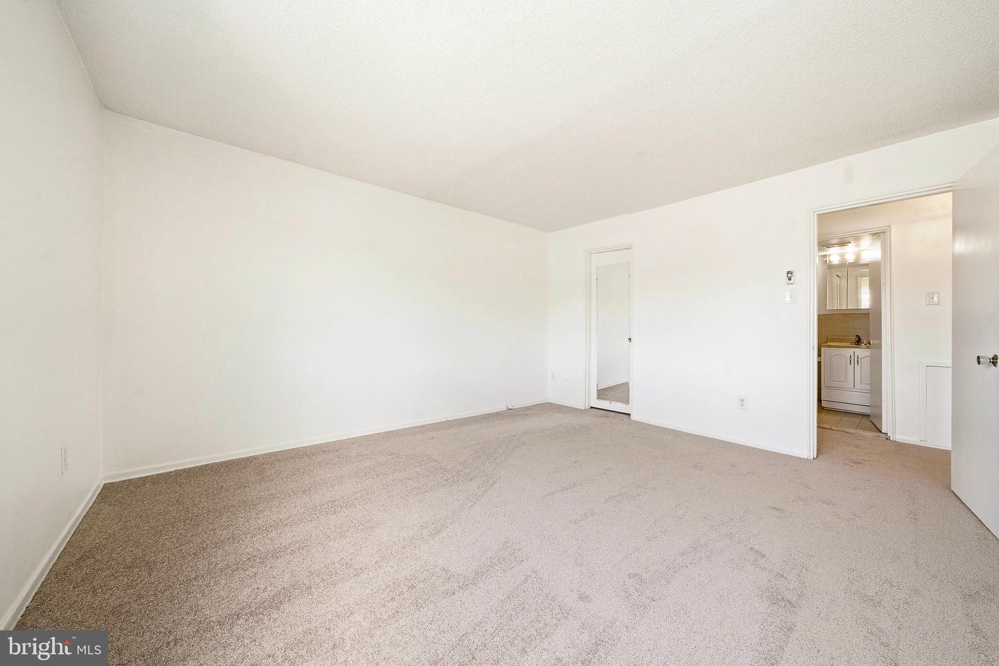 1570 The Fairway #312 E Property Photo 13