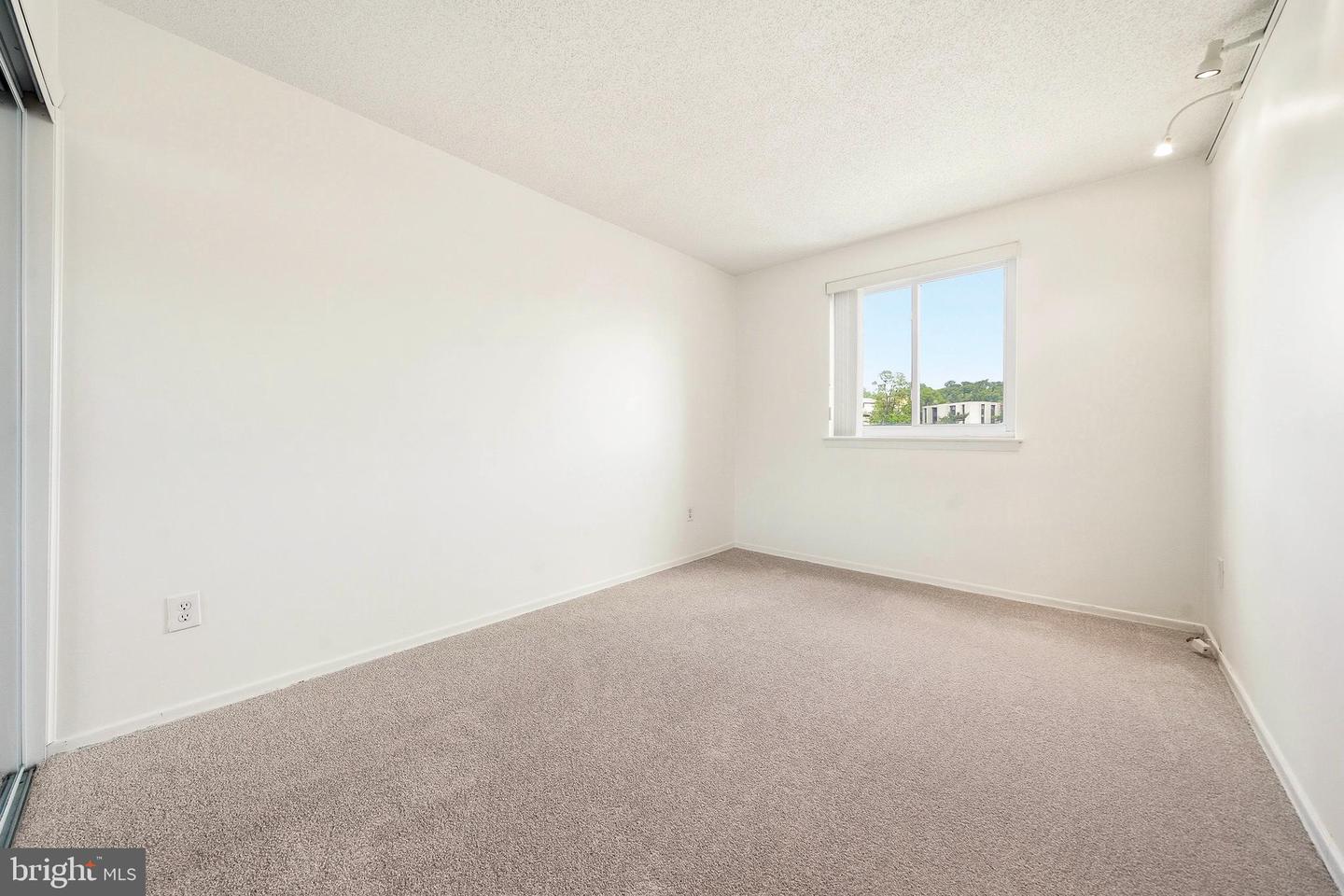 1570 The Fairway #312 E Property Photo 16