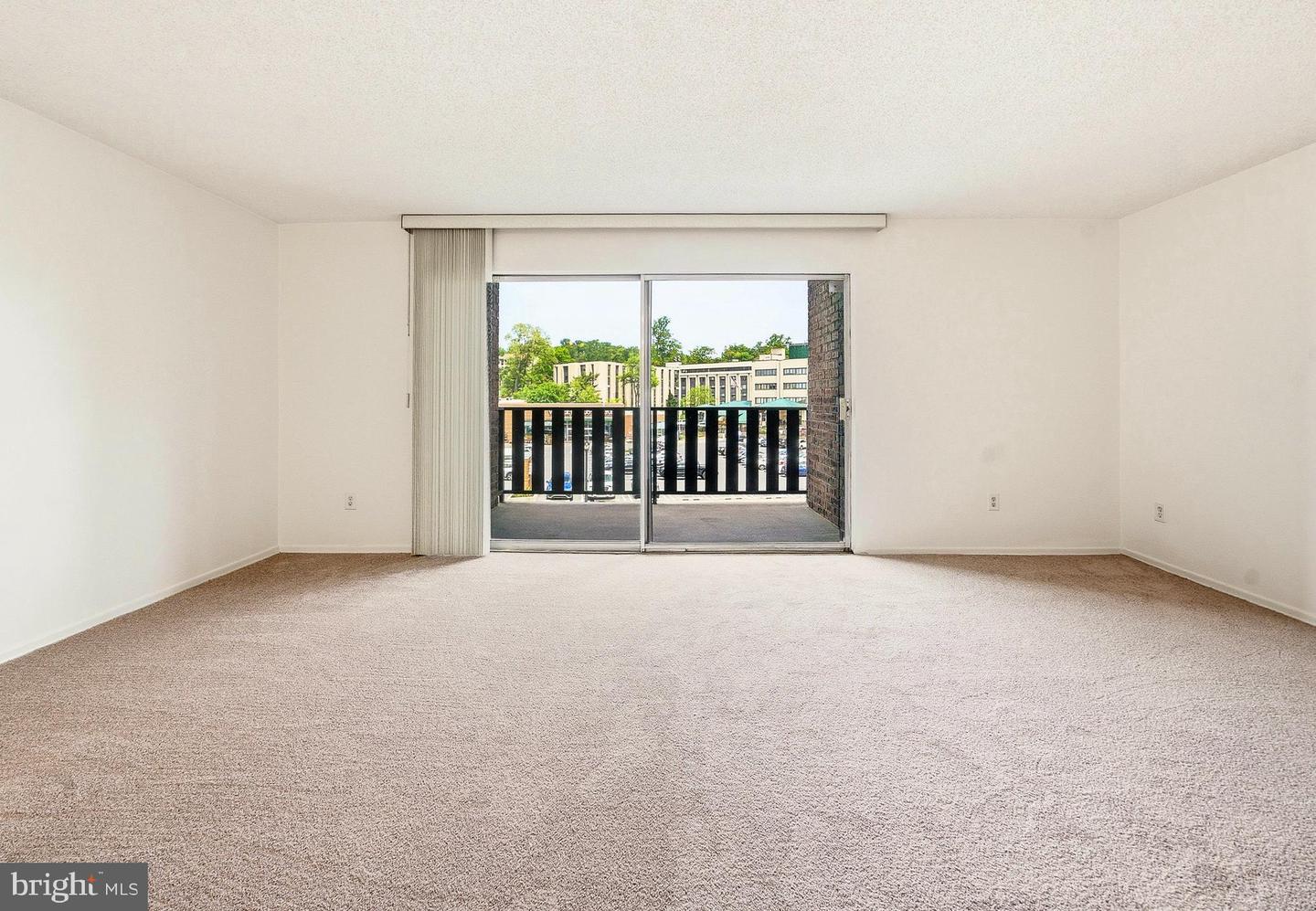 1570 The Fairway #312 E Property Photo 19