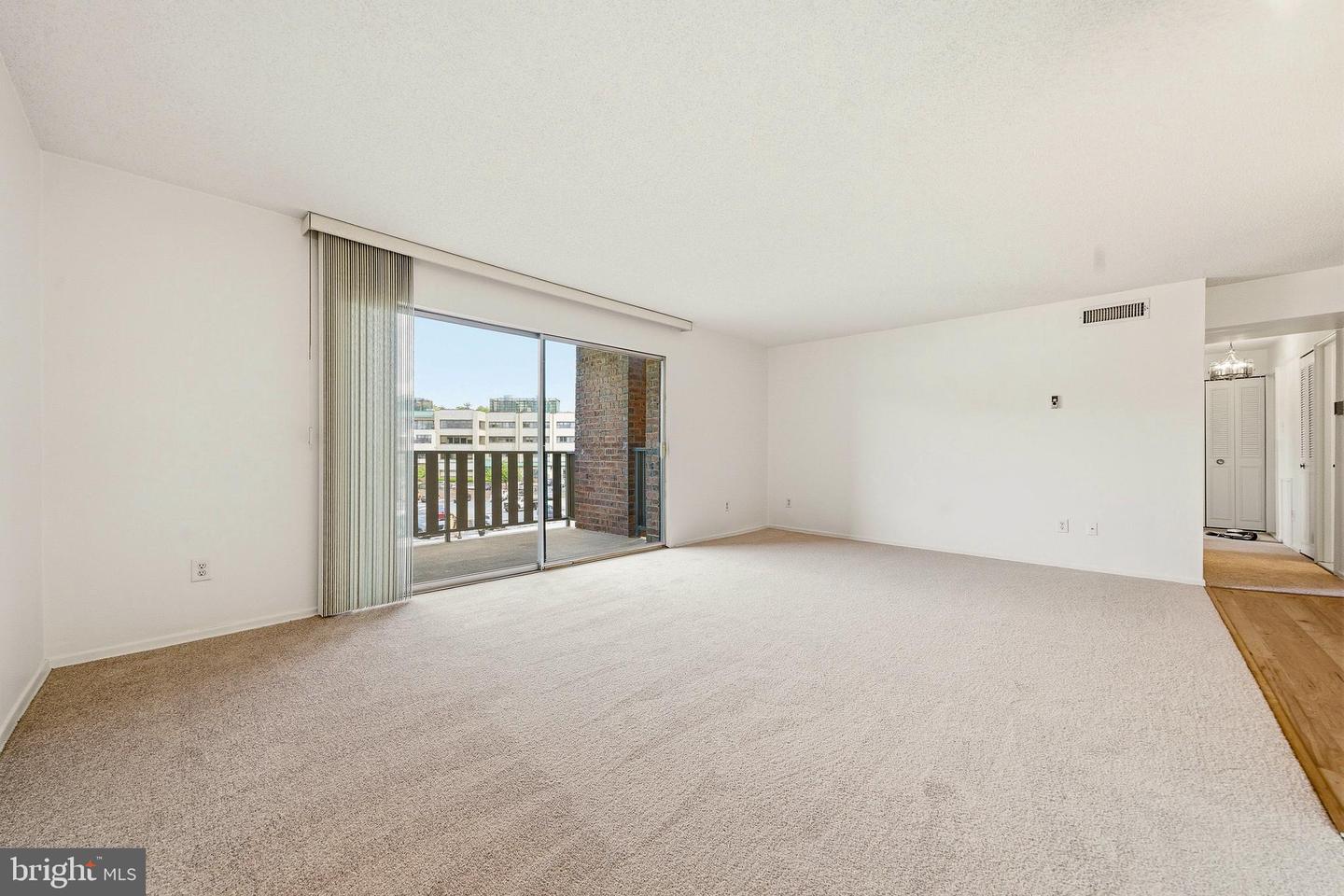 1570 The Fairway #312 E Property Photo 21