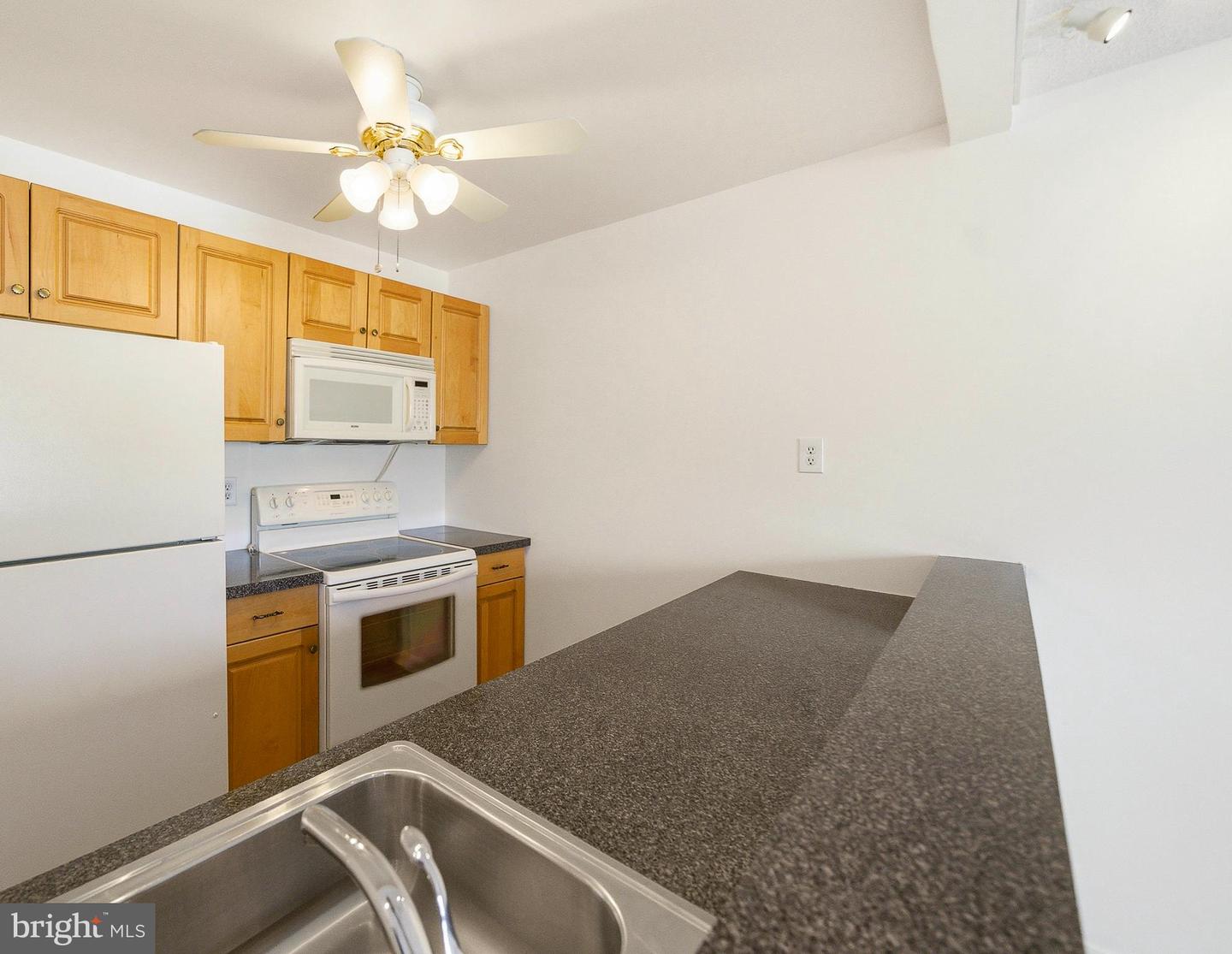 1570 The Fairway #312 E Property Photo 22