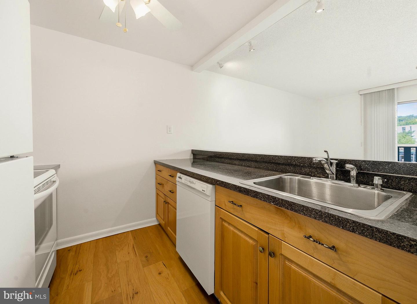 1570 The Fairway #312 E Property Photo 23