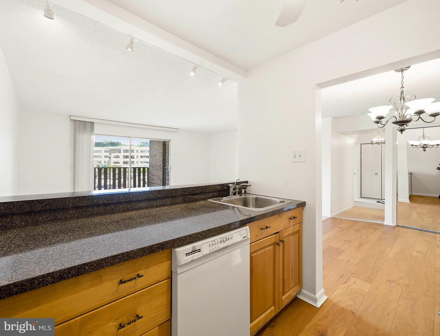 1570 The Fairway #312 E Property Photo 24