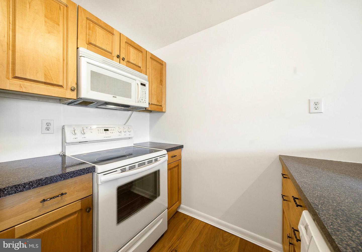 1570 The Fairway #312 E Property Photo 25