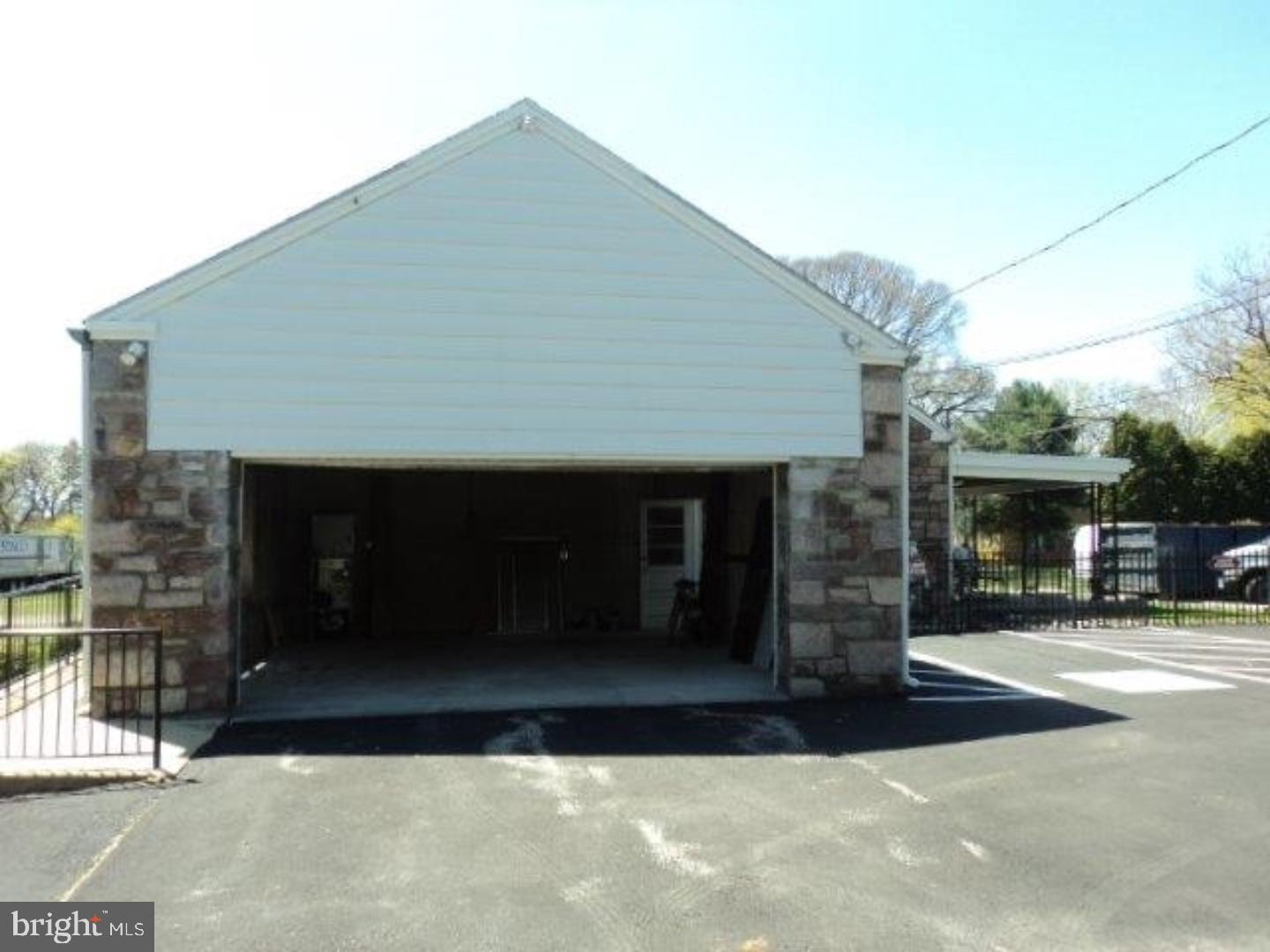 2111 Dekalb Pike Property Photo 8