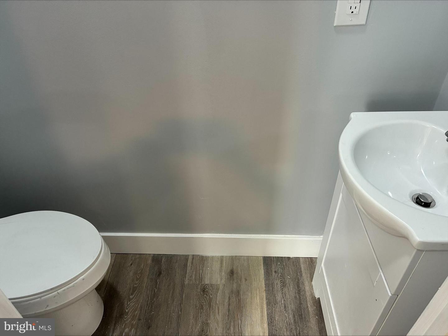 174 E Main St Property Photo 6