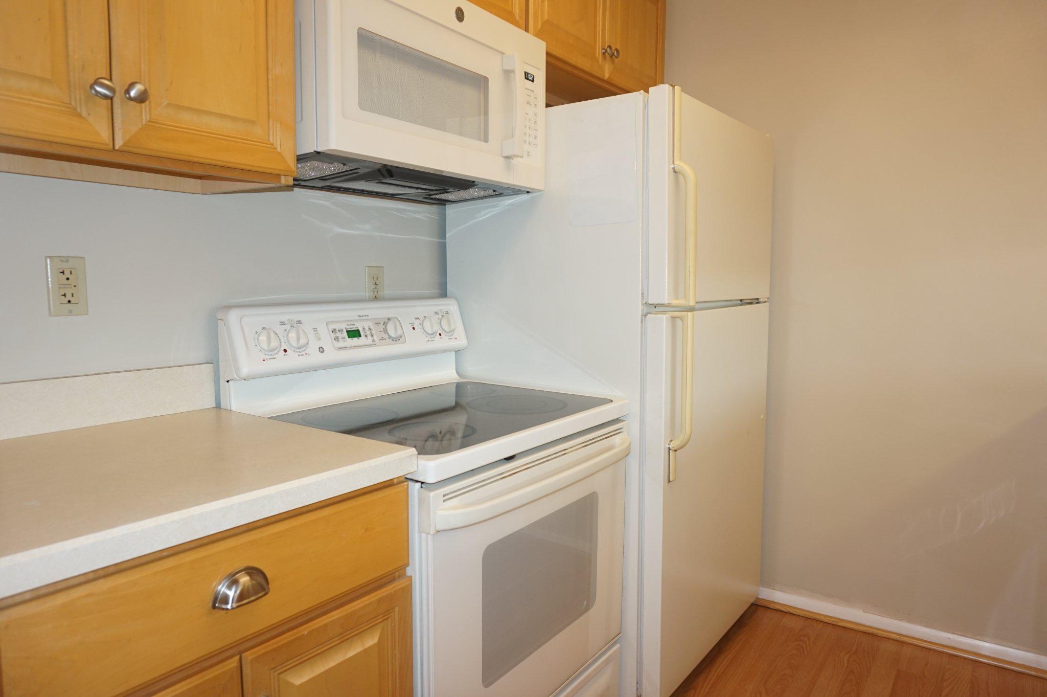 1570 The Fairway #512 E Property Photo 7