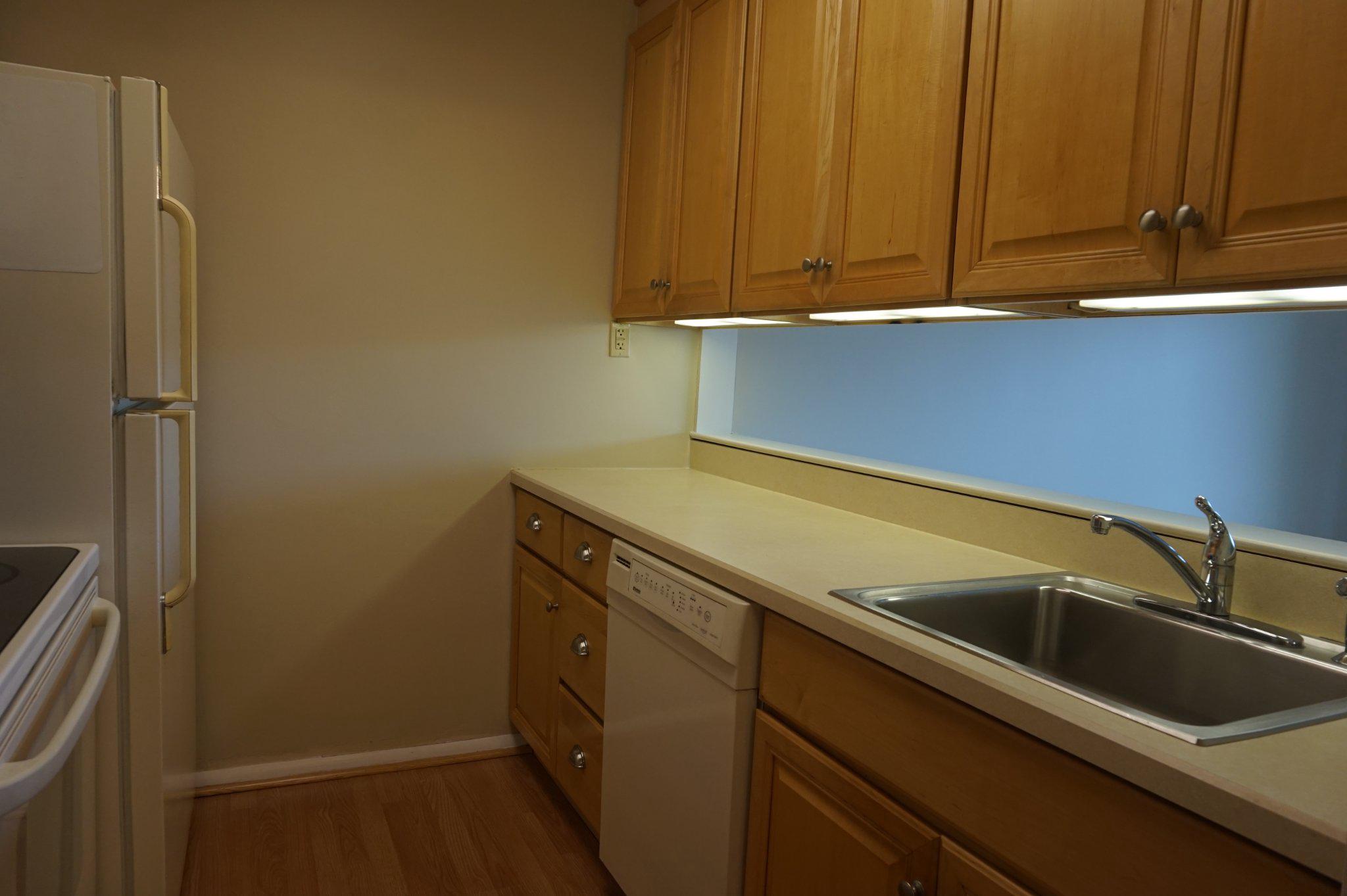 1570 The Fairway #512 E Property Photo 8