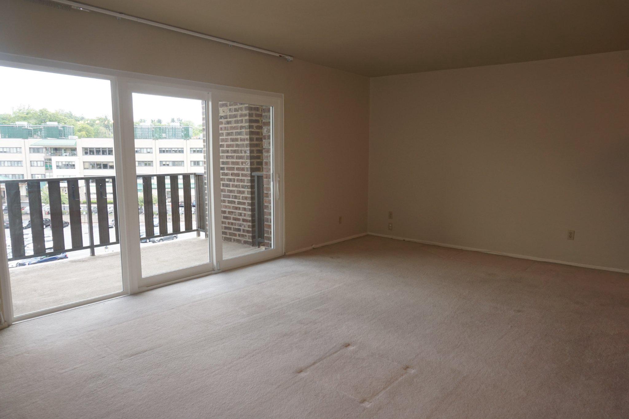 1570 The Fairway #512 E Property Photo 12