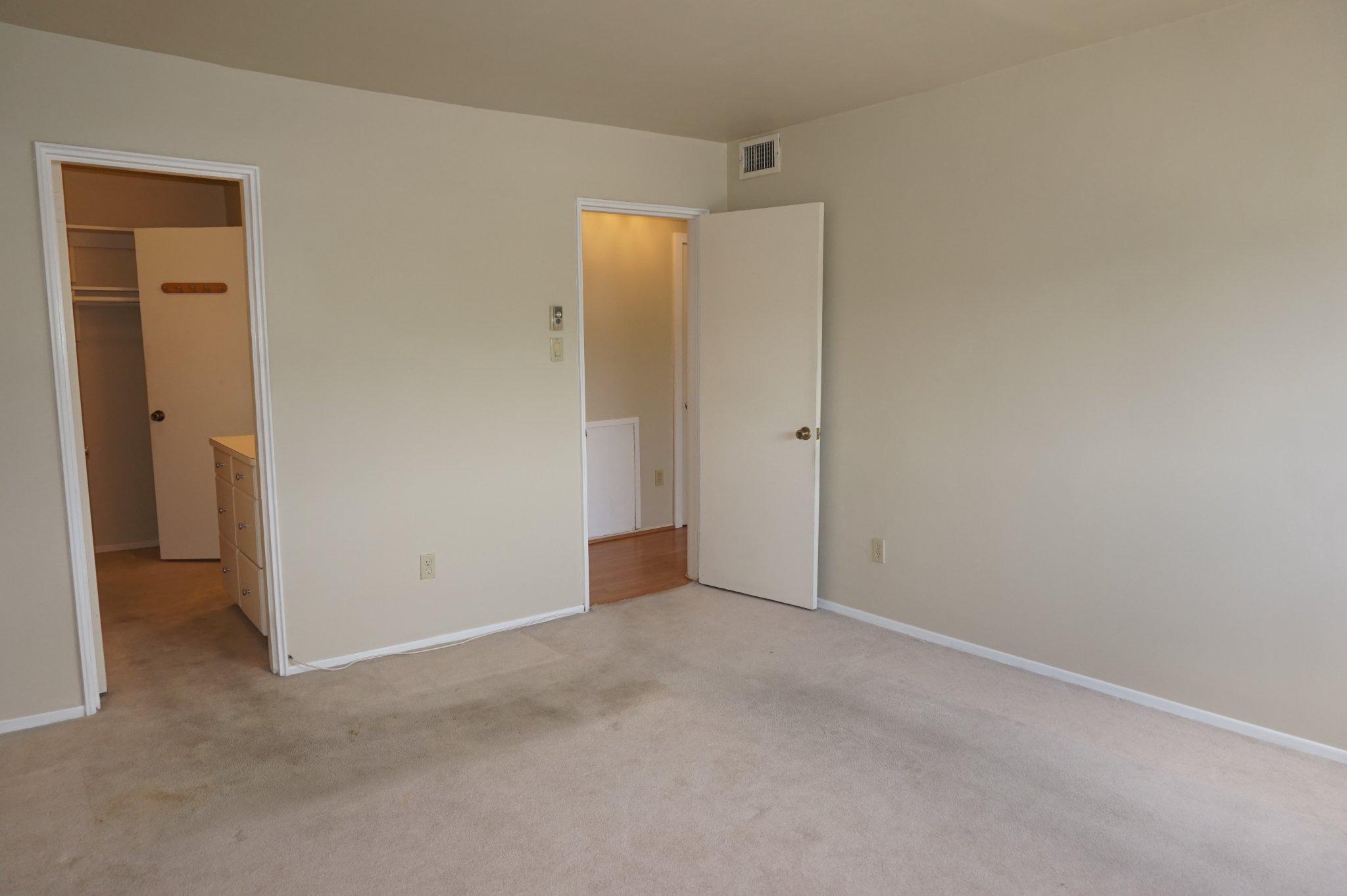 1570 The Fairway #512 E Property Photo 17