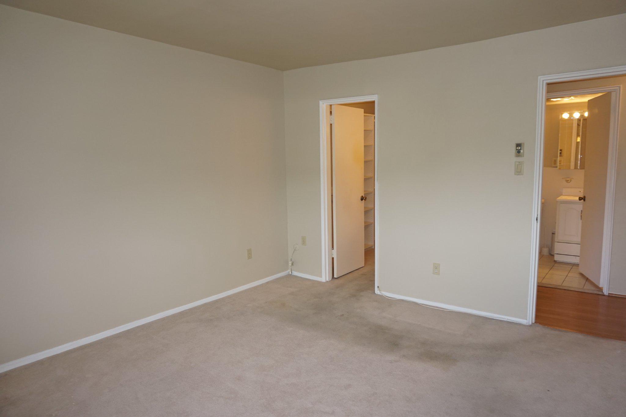 1570 The Fairway #512 E Property Photo 18