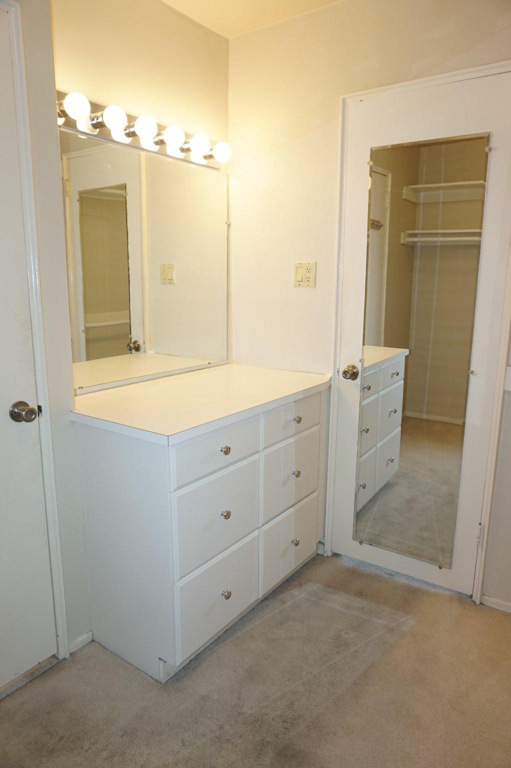 1570 The Fairway #512 E Property Photo 21