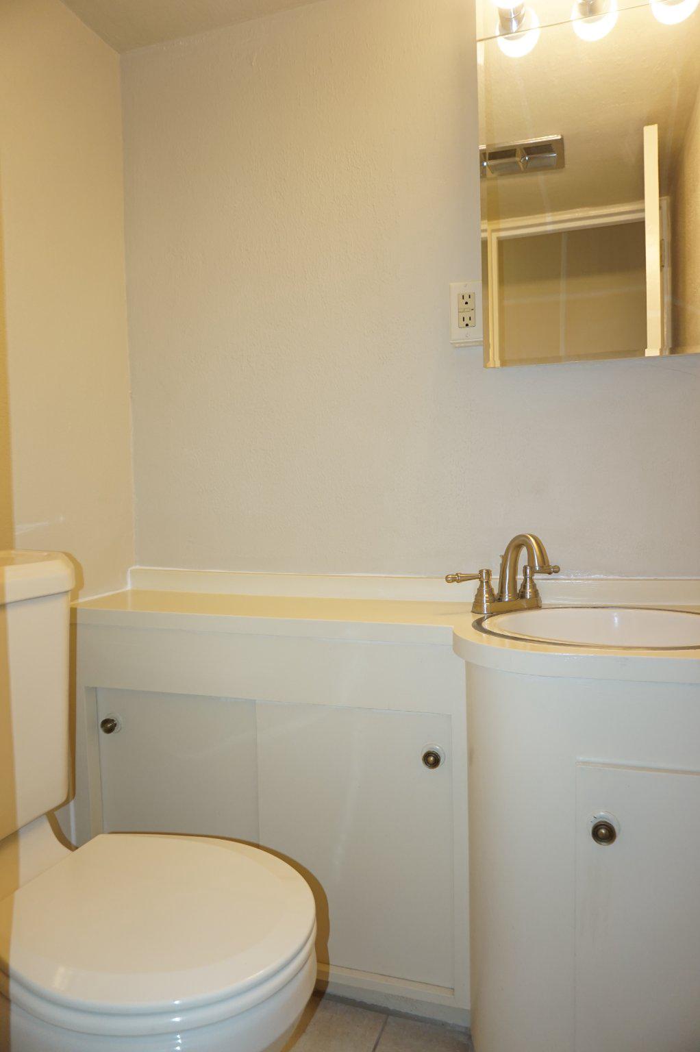 1570 The Fairway #512 E Property Photo 25