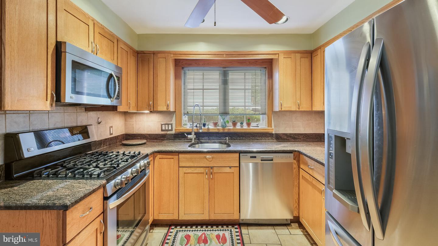 646 Green Briar Rd Property Photo 8