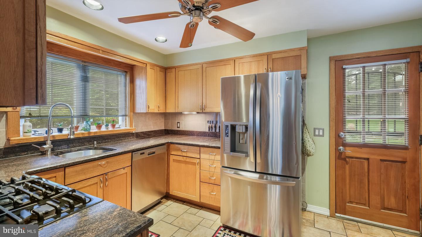 646 Green Briar Rd Property Photo 10