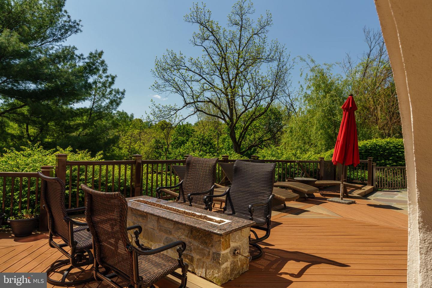 1533 Briar Hill Rd Property Photo 8