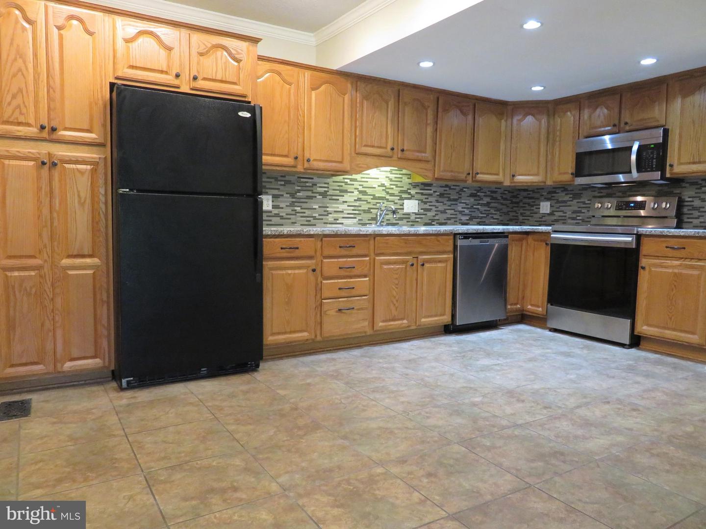 126 Berwick Pl #23b Property Photo 4