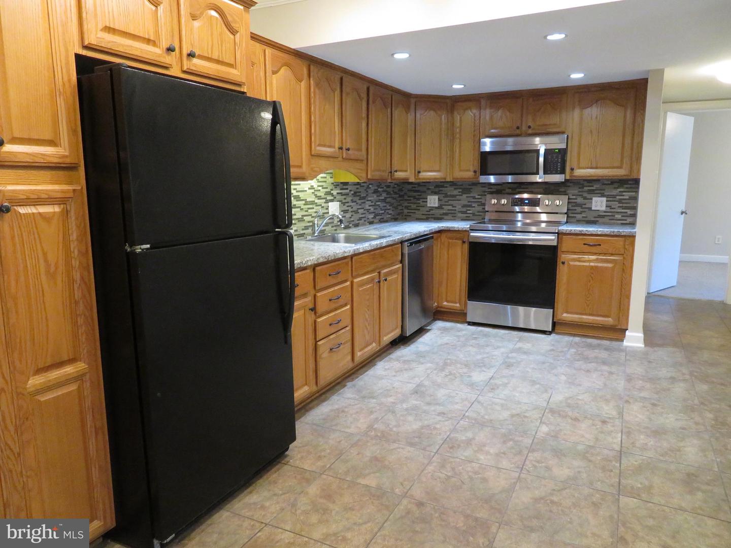 126 Berwick Pl #23b Property Photo 6