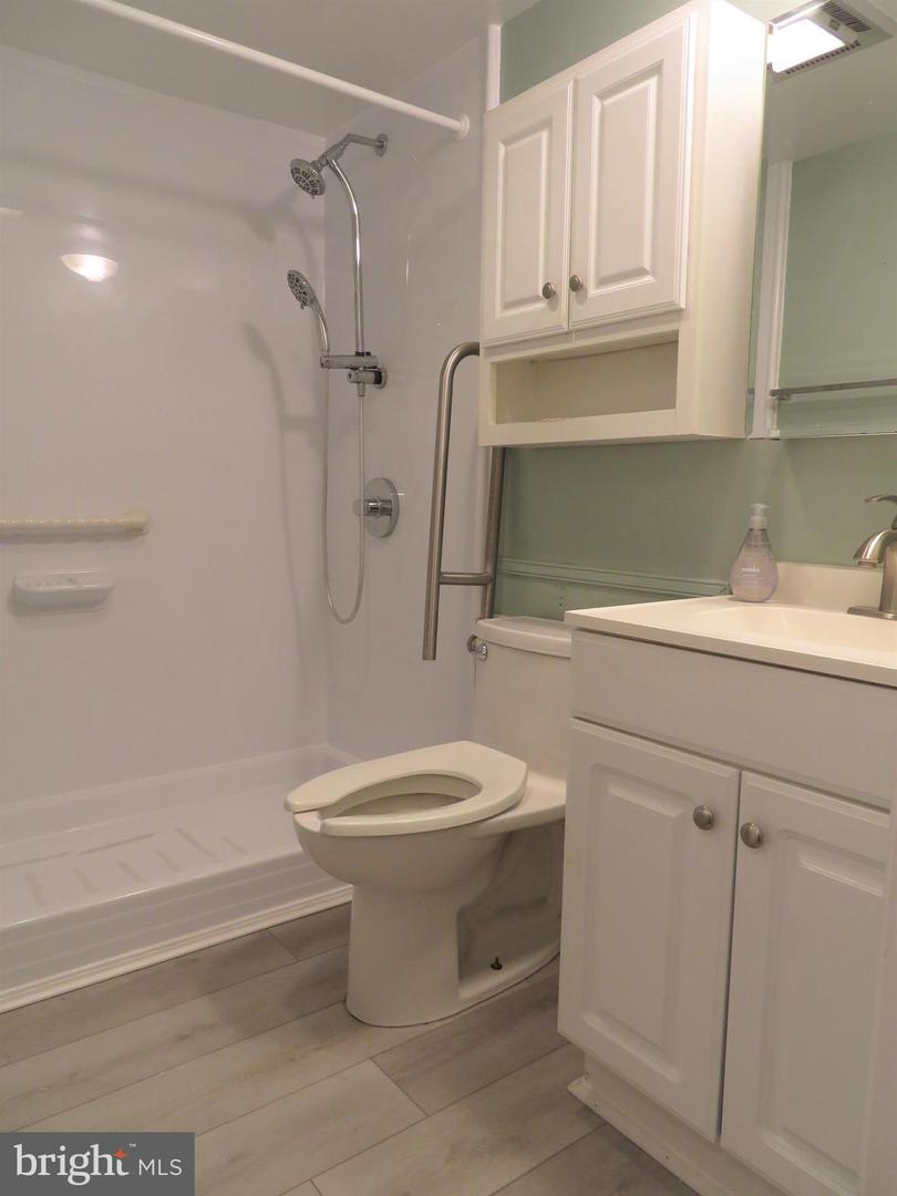 126 Berwick Pl #23b Property Photo 11