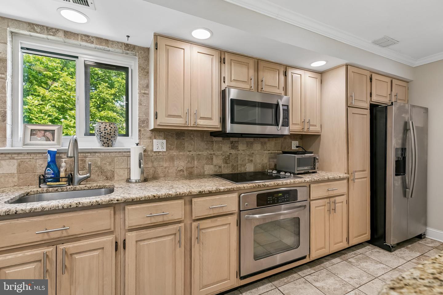 1740 OAKWOOD TER #14-I Property Photo 1
