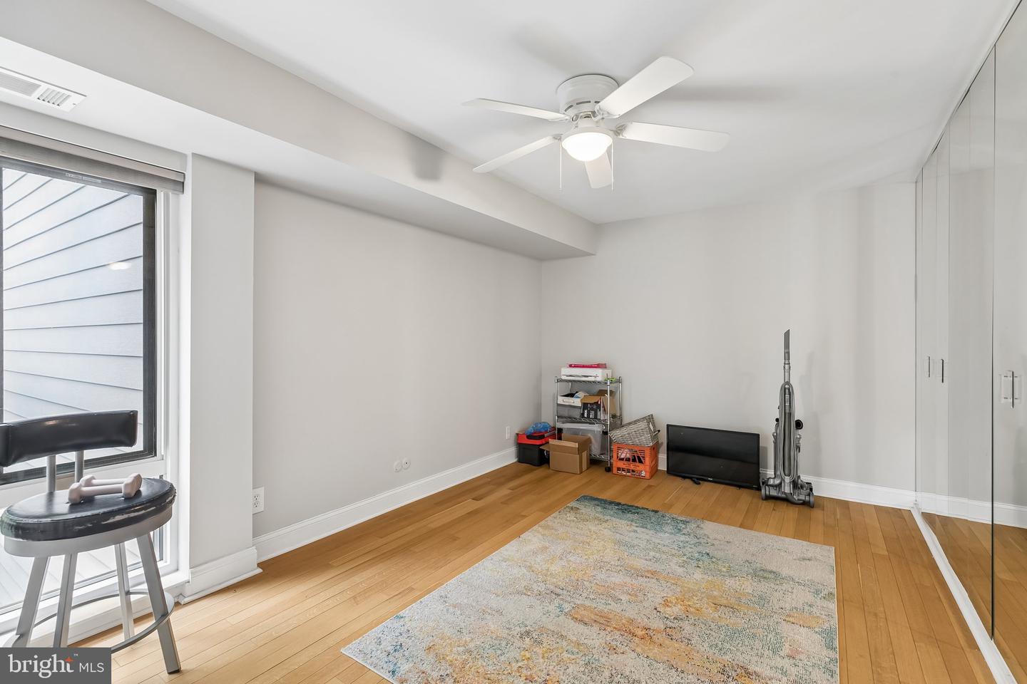1740 Oakwood Ter #14-i Property Photo 13