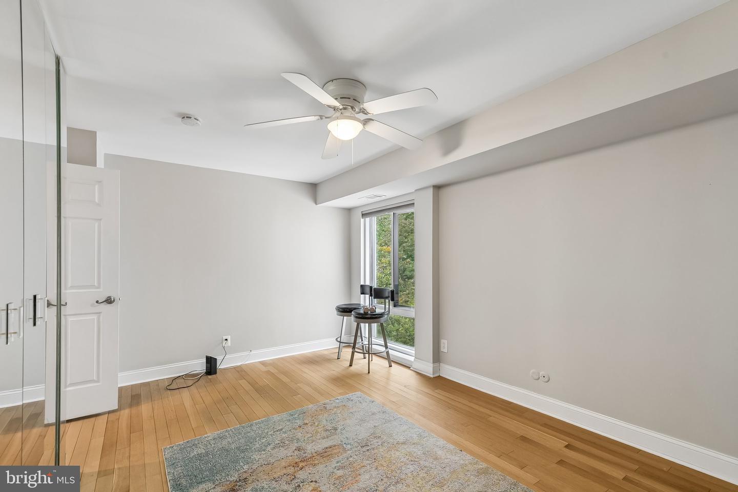 1740 Oakwood Ter #14-i Property Photo 15