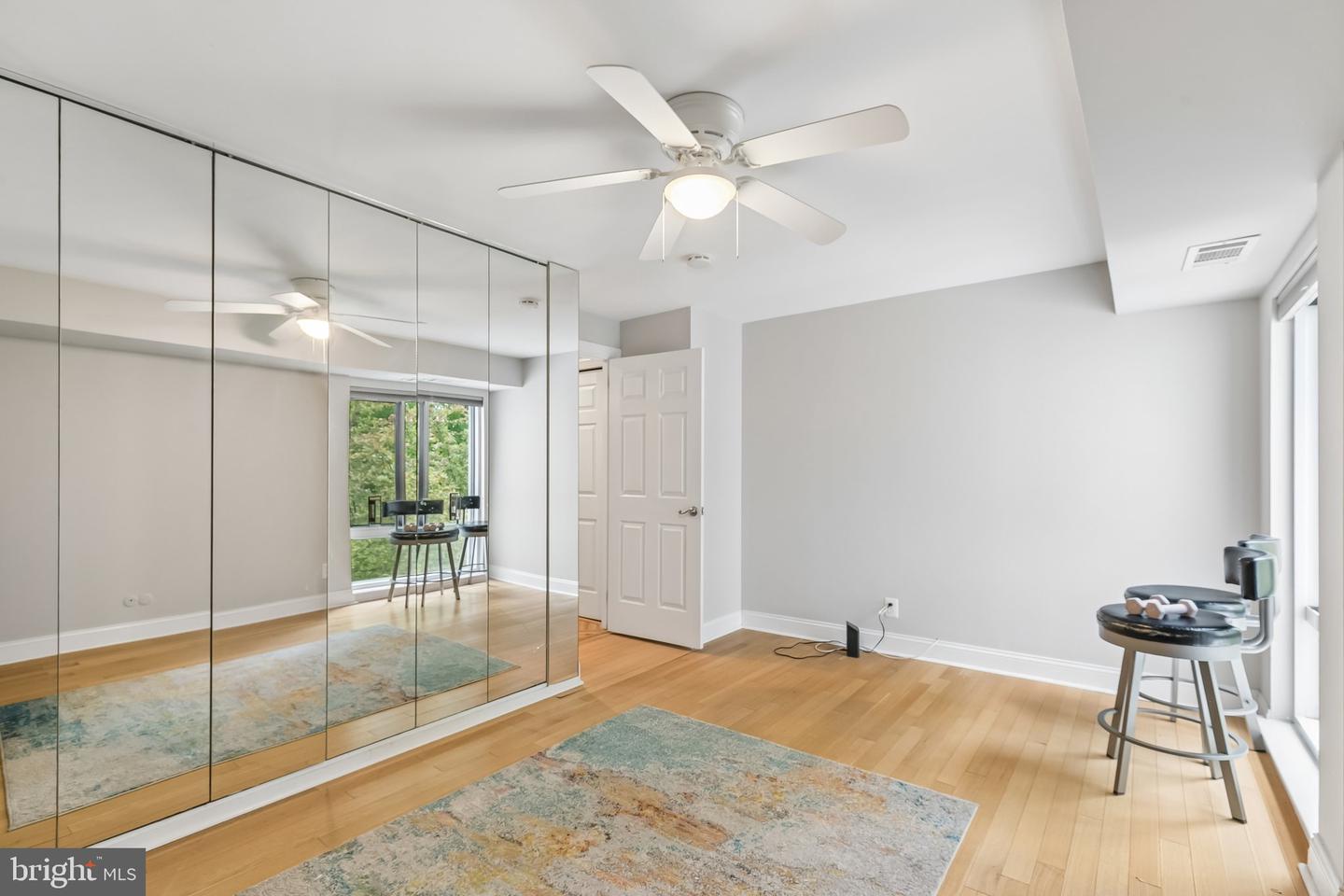 1740 Oakwood Ter #14-i Property Photo 16