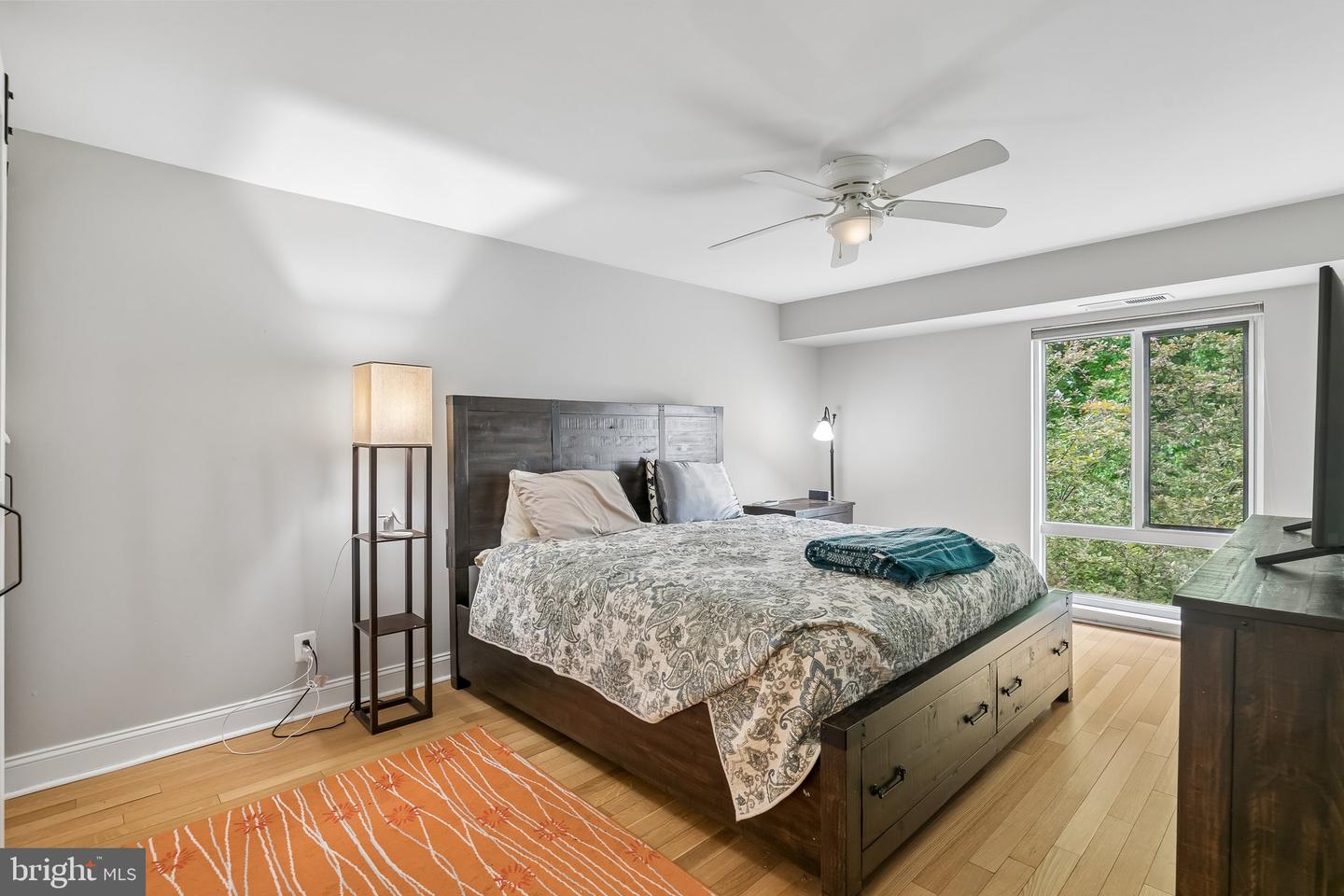 1740 Oakwood Ter #14-i Property Photo 17