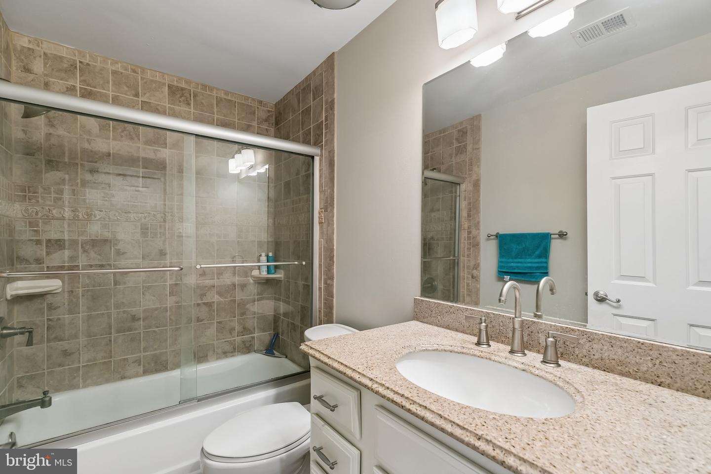 1740 Oakwood Ter #14-i Property Photo 18