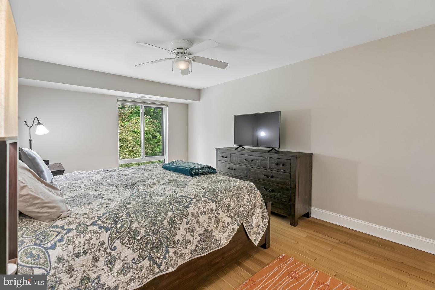 1740 Oakwood Ter #14-i Property Photo 19