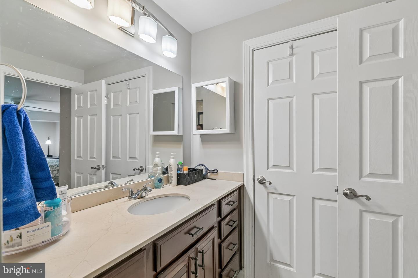 1740 Oakwood Ter #14-i Property Photo 24