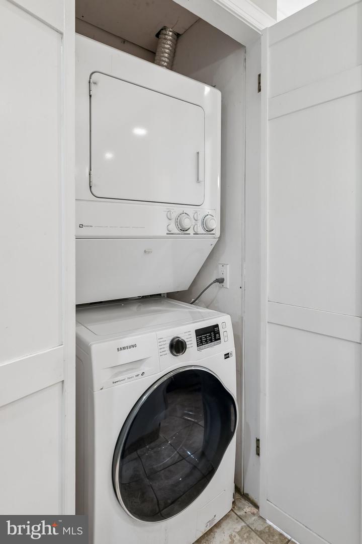 1740 Oakwood Ter #14-i Property Photo 26