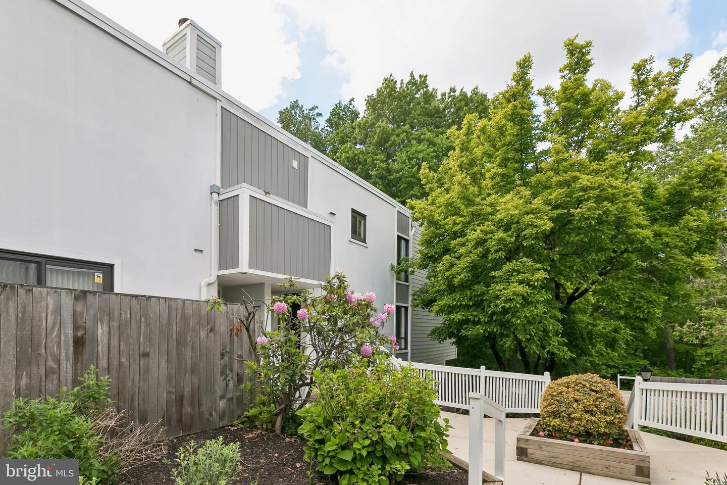 1740 Oakwood Ter #14-i Property Photo 29