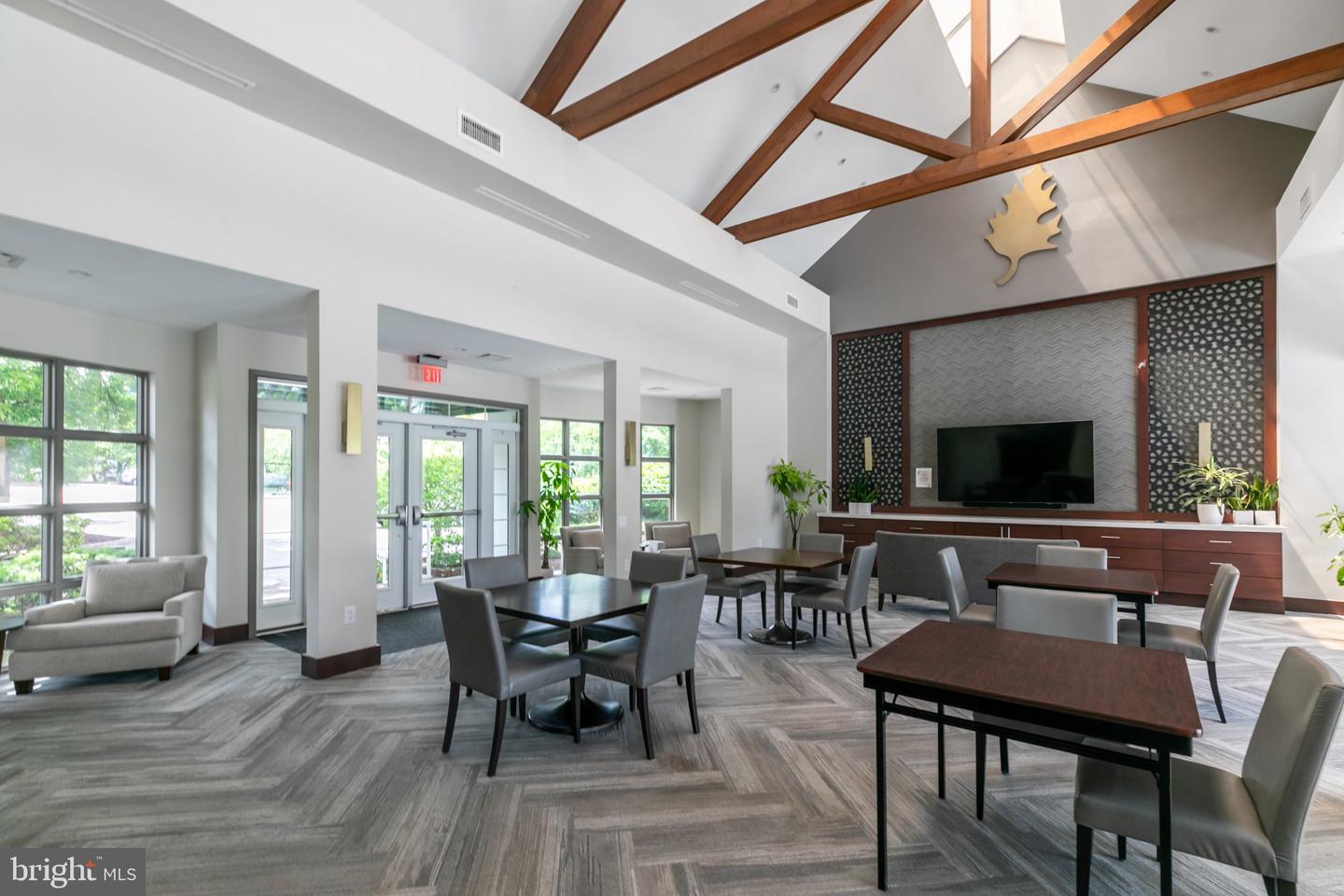 1740 Oakwood Ter #14-i Property Photo 34