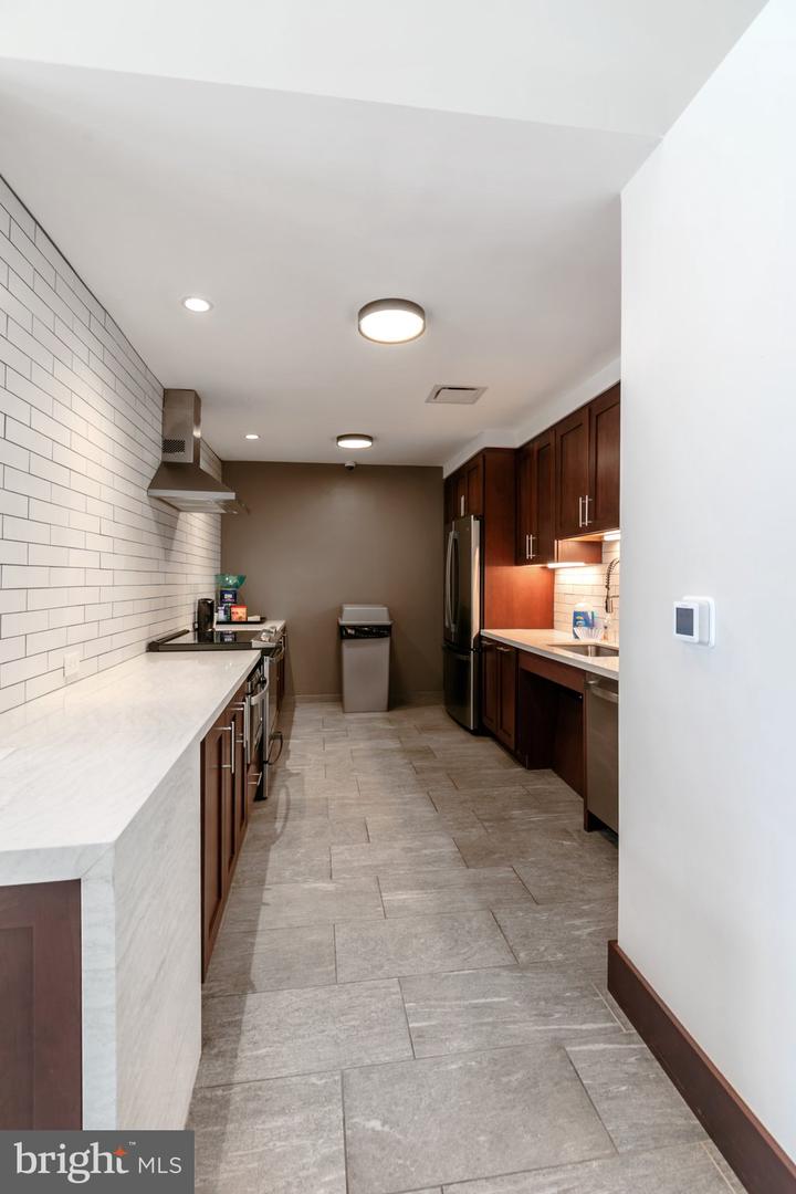 1740 Oakwood Ter #14-i Property Photo 35