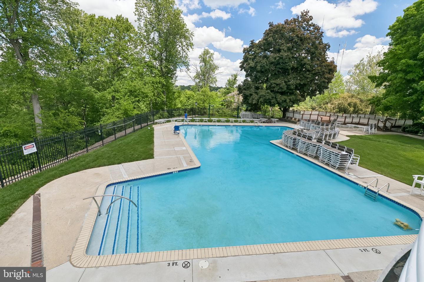 1740 Oakwood Ter #14-i Property Photo 39
