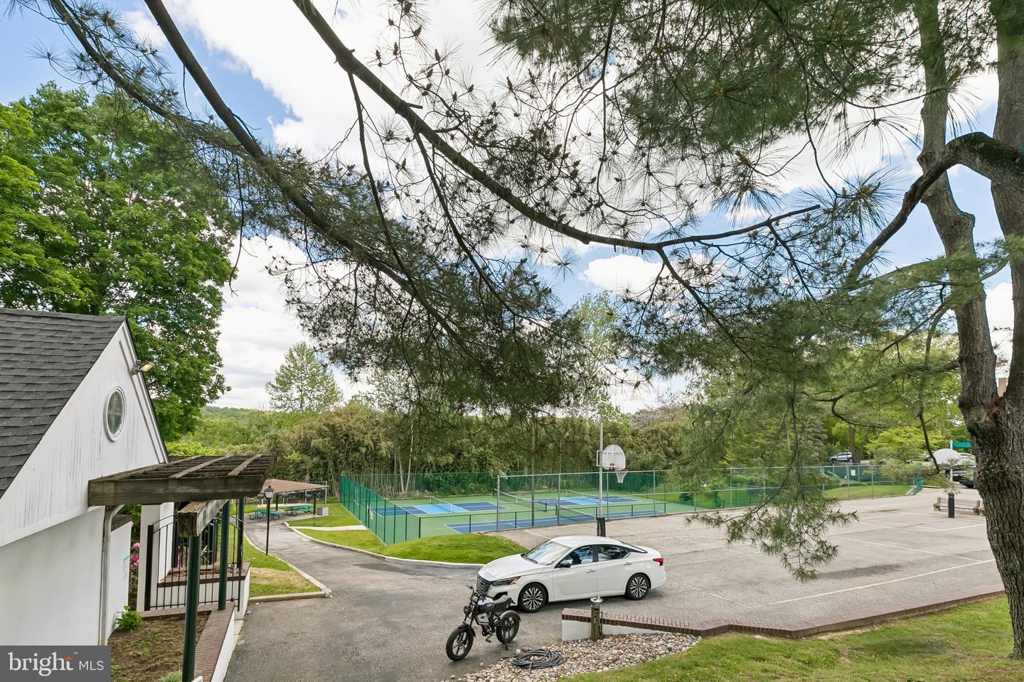1740 Oakwood Ter #14-i Property Photo 41