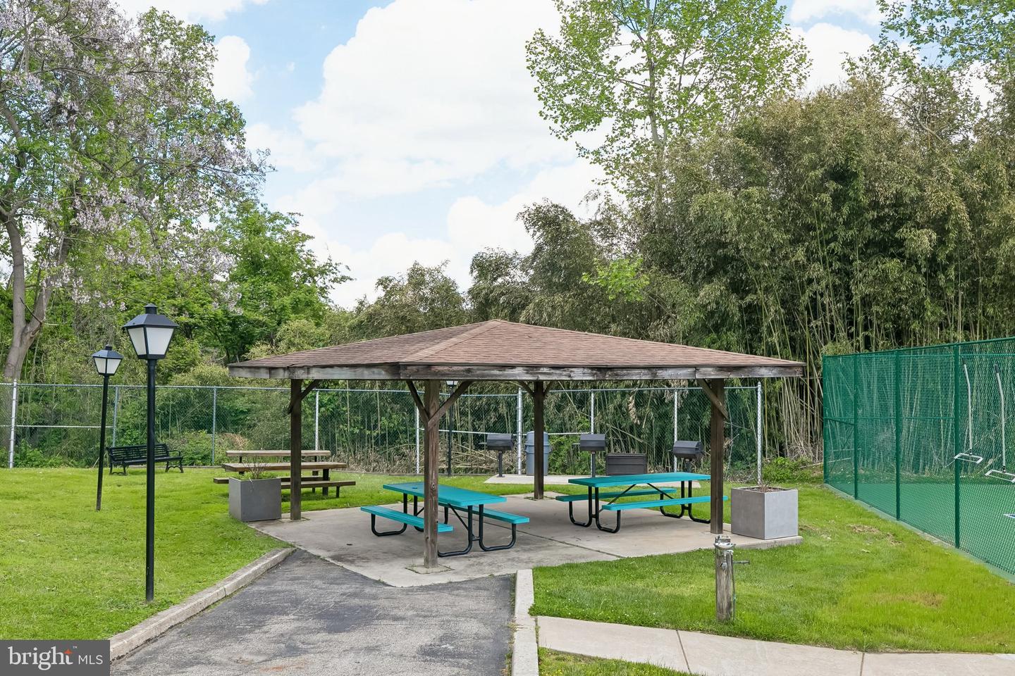 1740 Oakwood Ter #14-i Property Photo 42