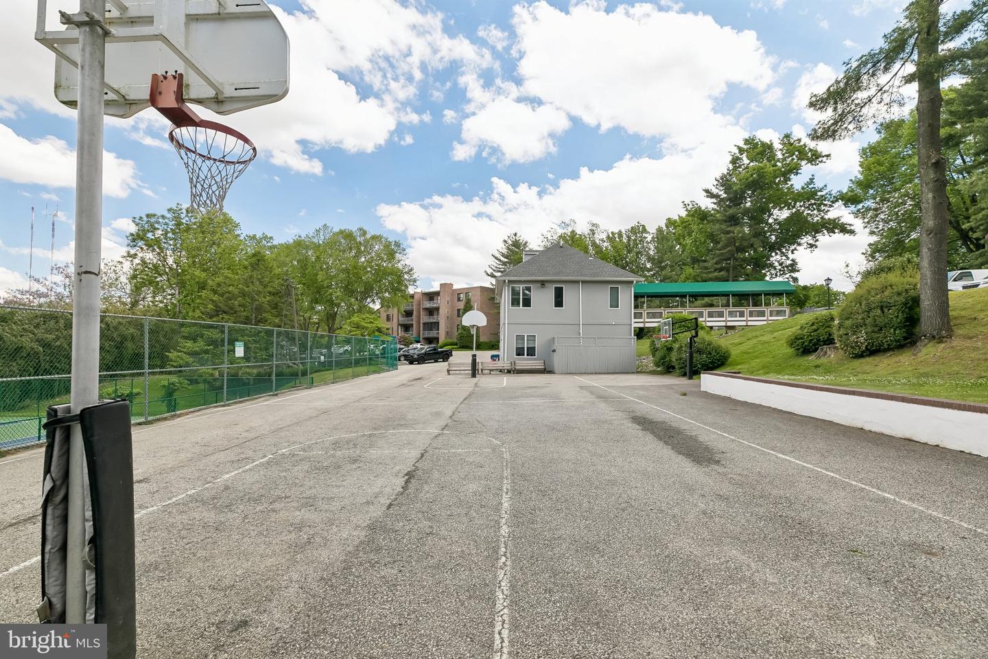 1740 Oakwood Ter #14-i Property Photo 43