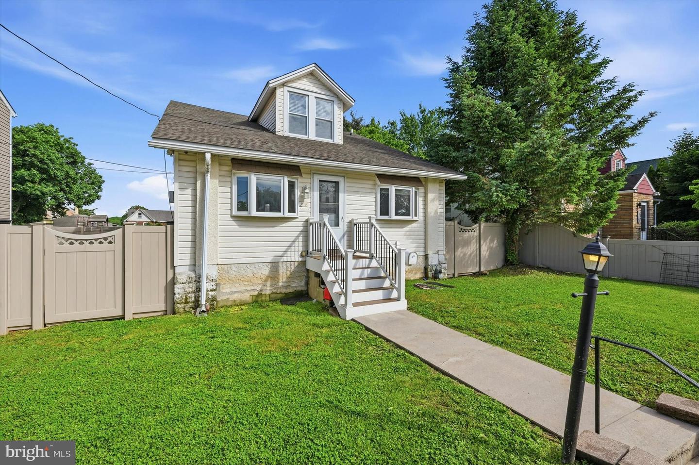 218 N SYLVANIA AVE