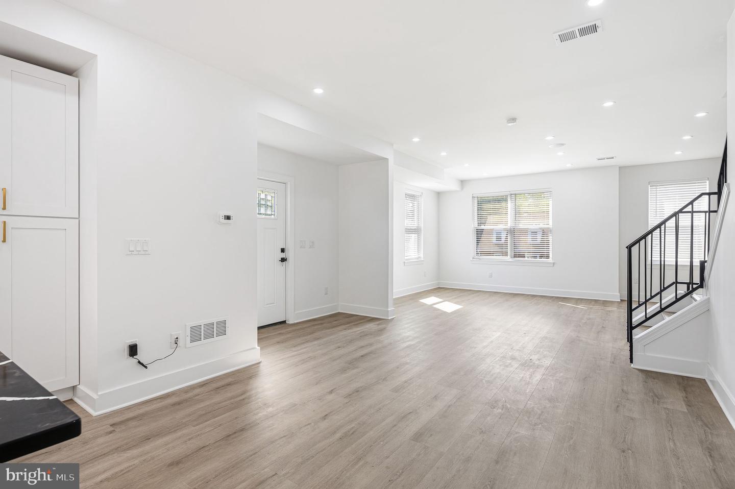 2370 Randolph St Property Photo 14