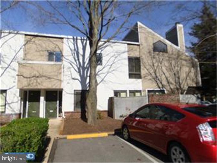 1700 OAKWOOD TER #1F Property Photo 1