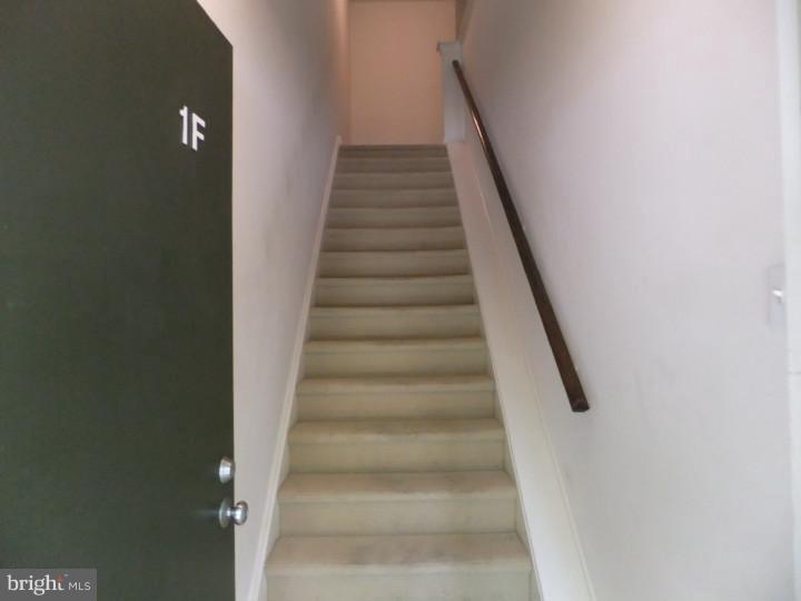1700 Oakwood Ter #1f Property Photo 2
