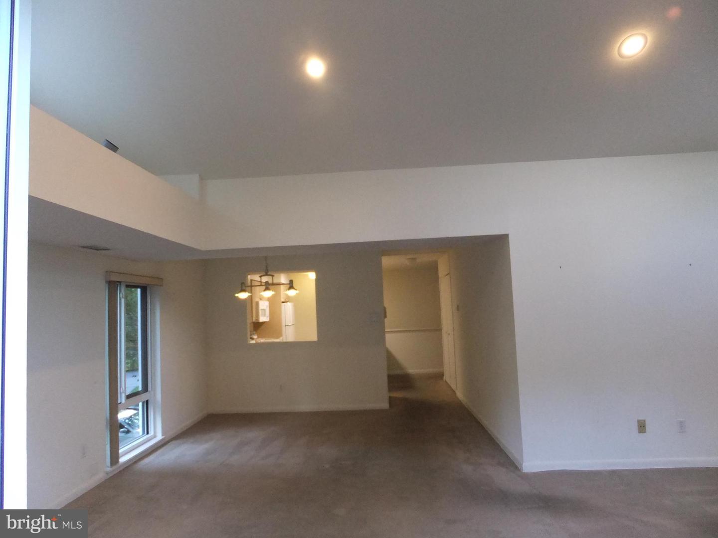 1700 Oakwood Ter #1f Property Photo 3