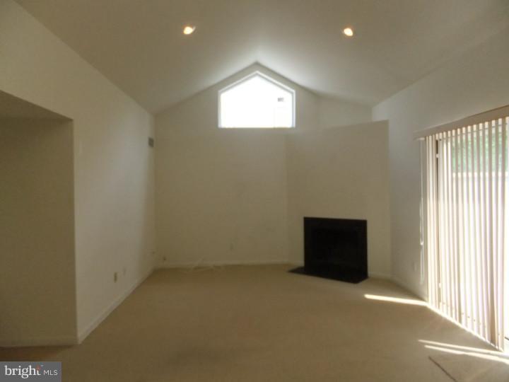 1700 Oakwood Ter #1f Property Photo 5