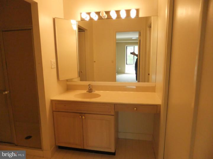 1700 Oakwood Ter #1f Property Photo 16