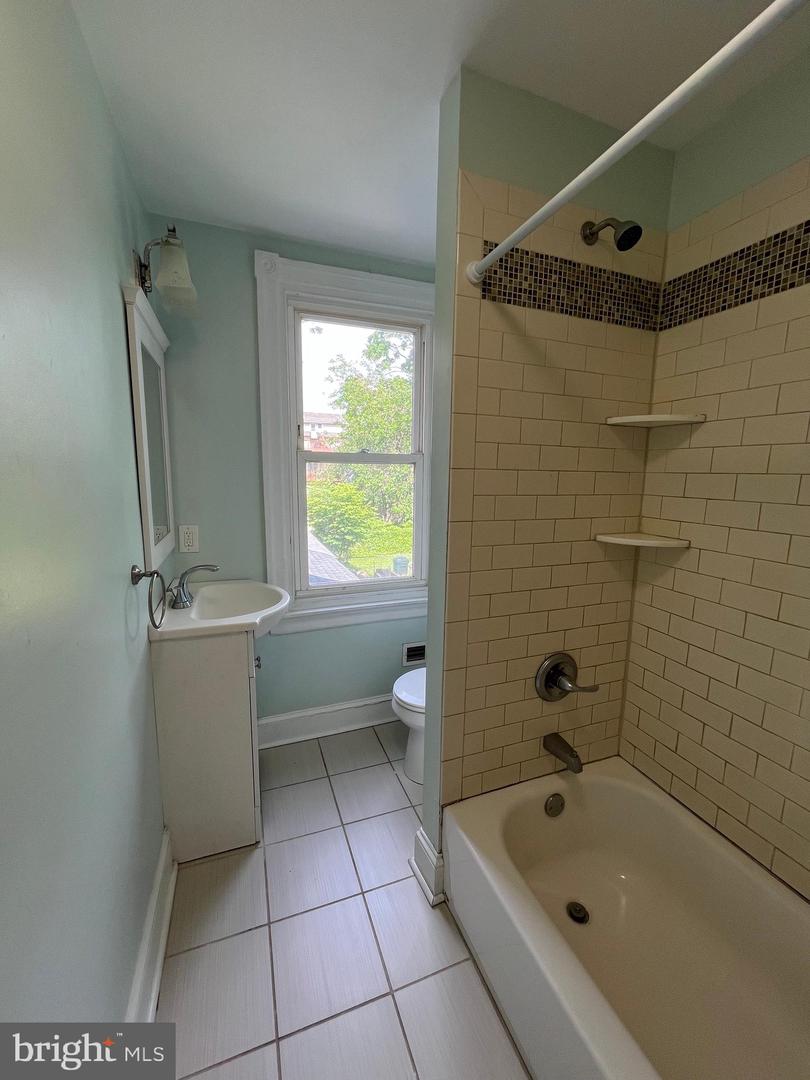 213 Ardmore Ave Property Photo 16