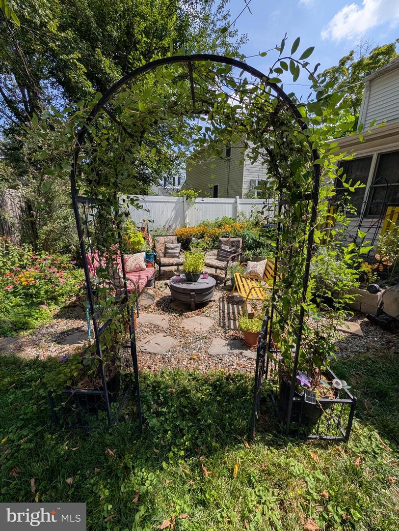 417 N Warminster Rd Property Photo 15
