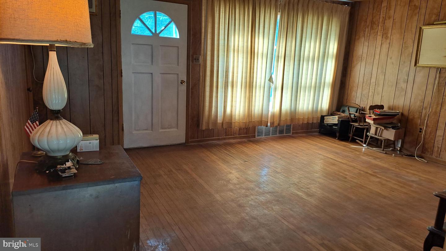 1214 Hall Ave Property Photo 1